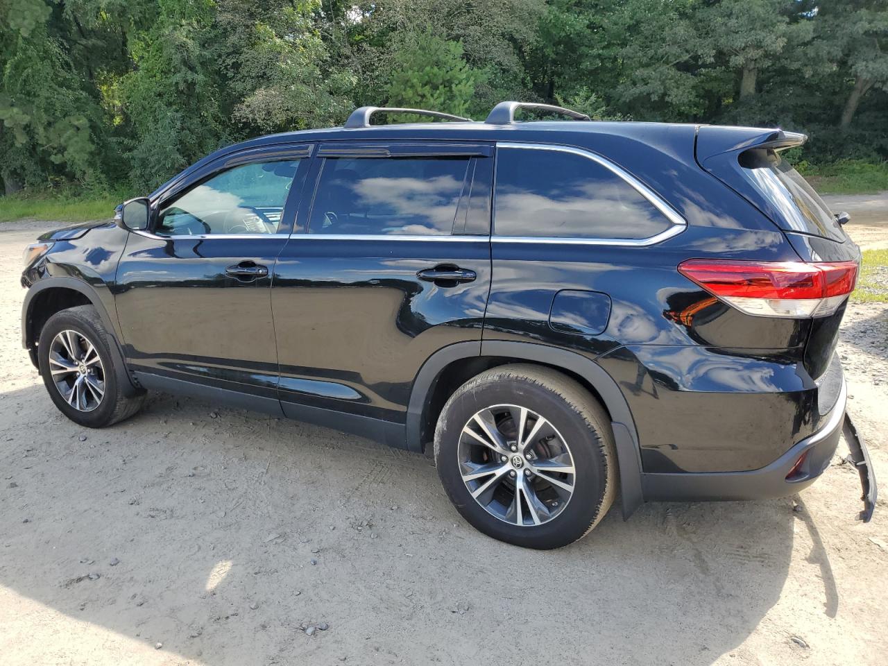 2019 Toyota Highlander - Image 2