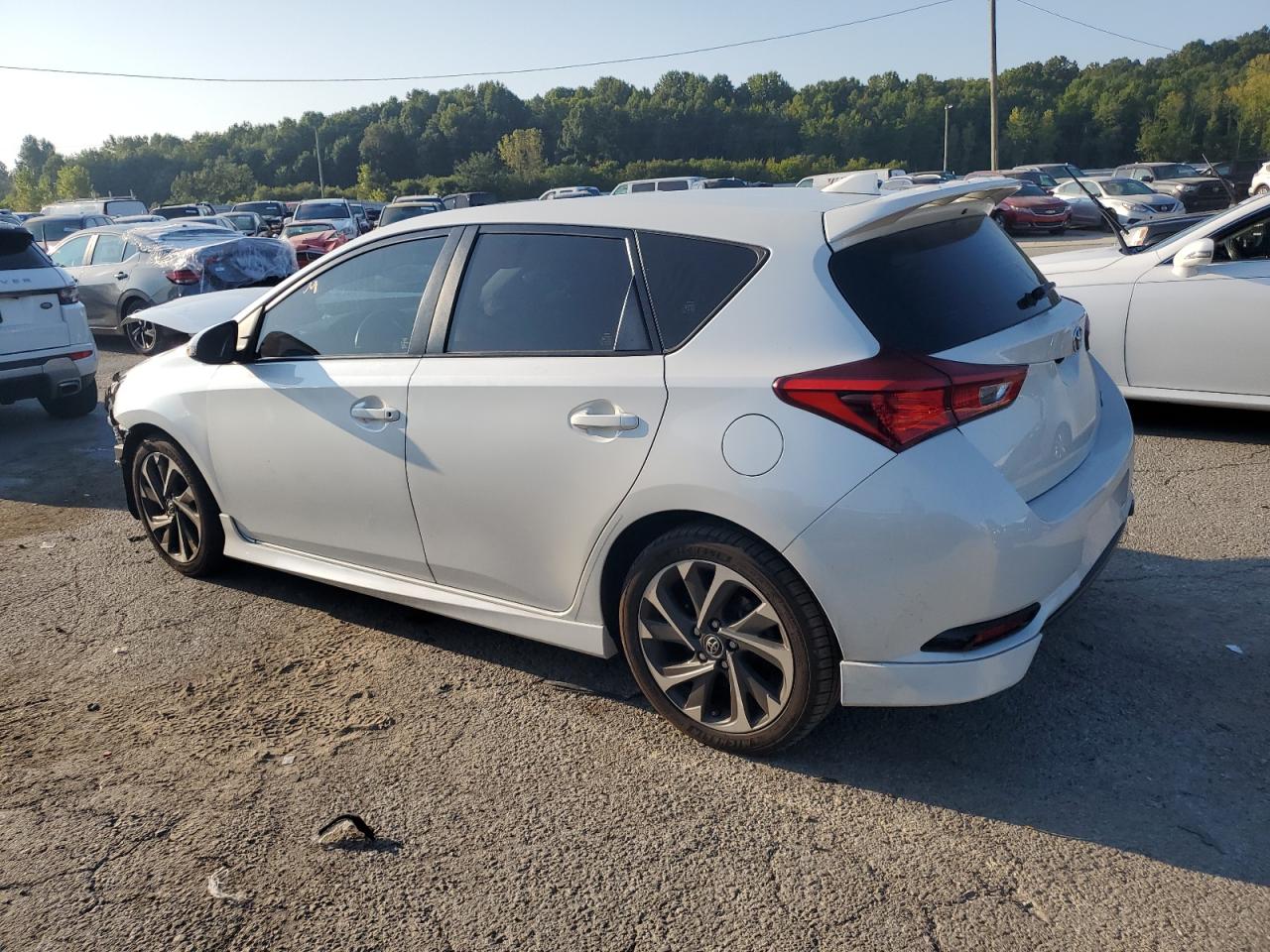 JTNKARJE8JJ574891 2018 TOYOTA COROLLA - Image 2