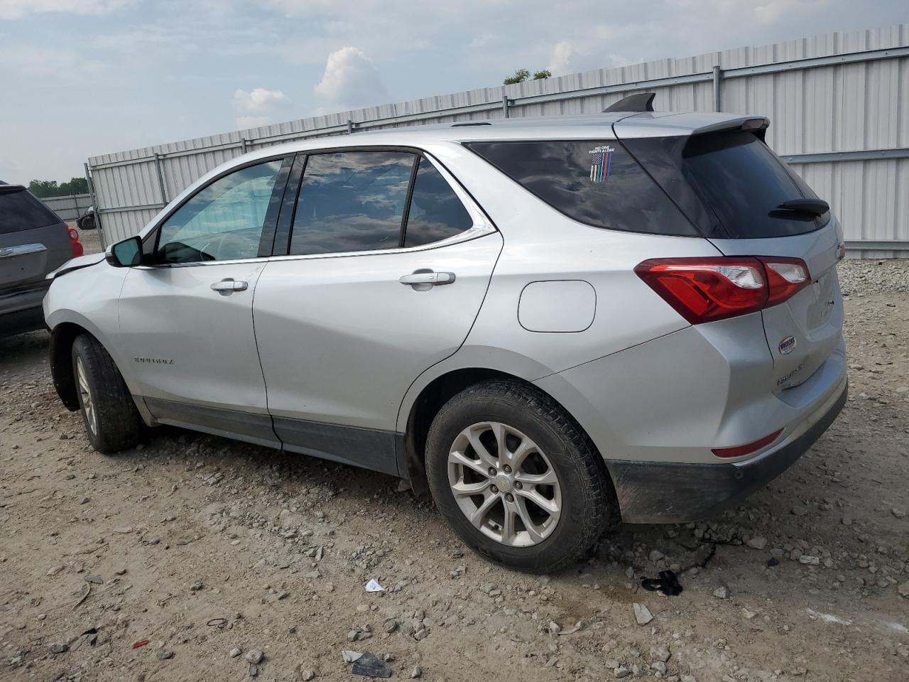 3GNAXSEV0JS569755 2018 CHEVROLET EQUINOX - Image 2