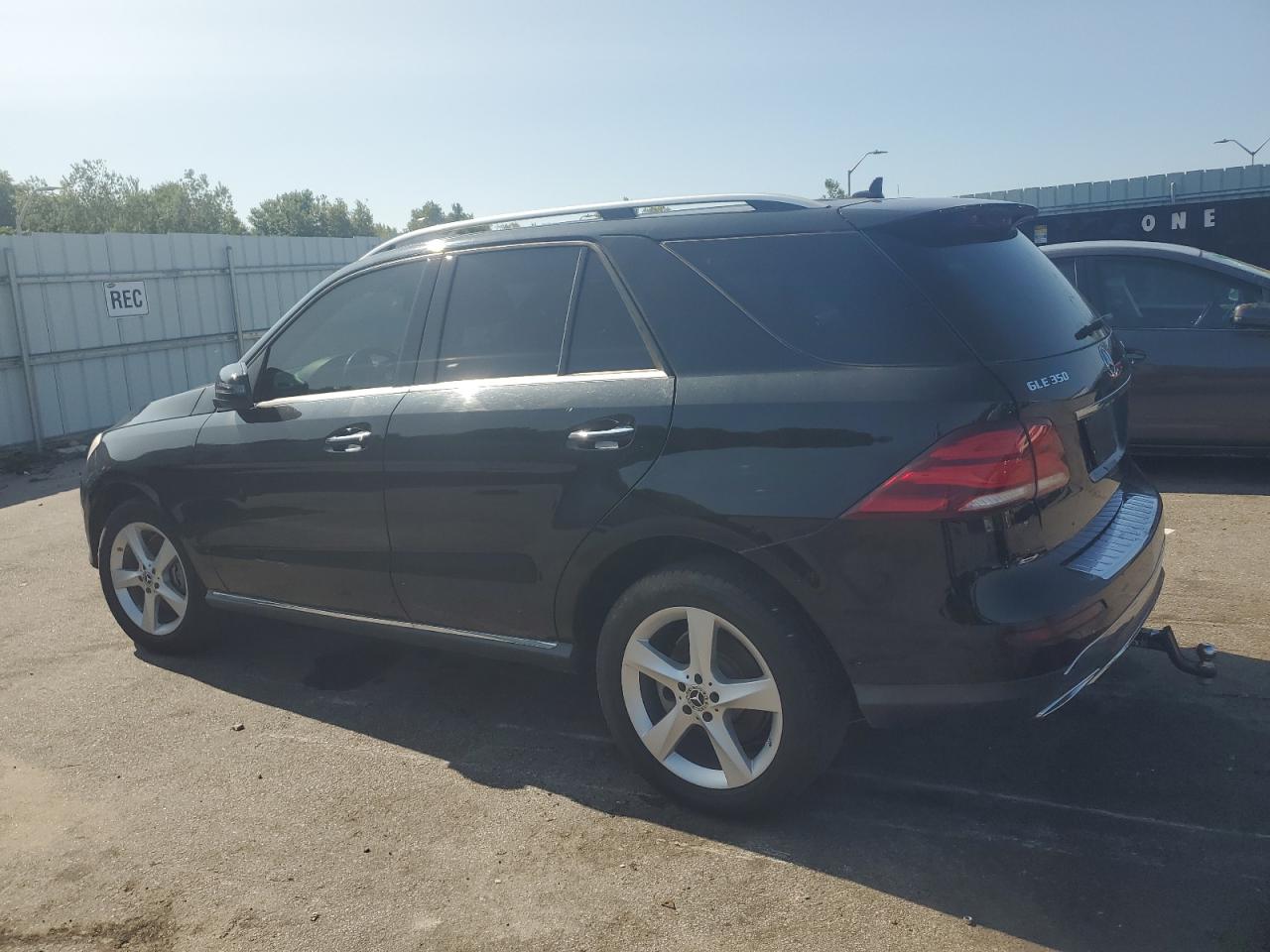 4JGDA5HB0JA999390 2018 MERCEDES-BENZ GLE - Image 2