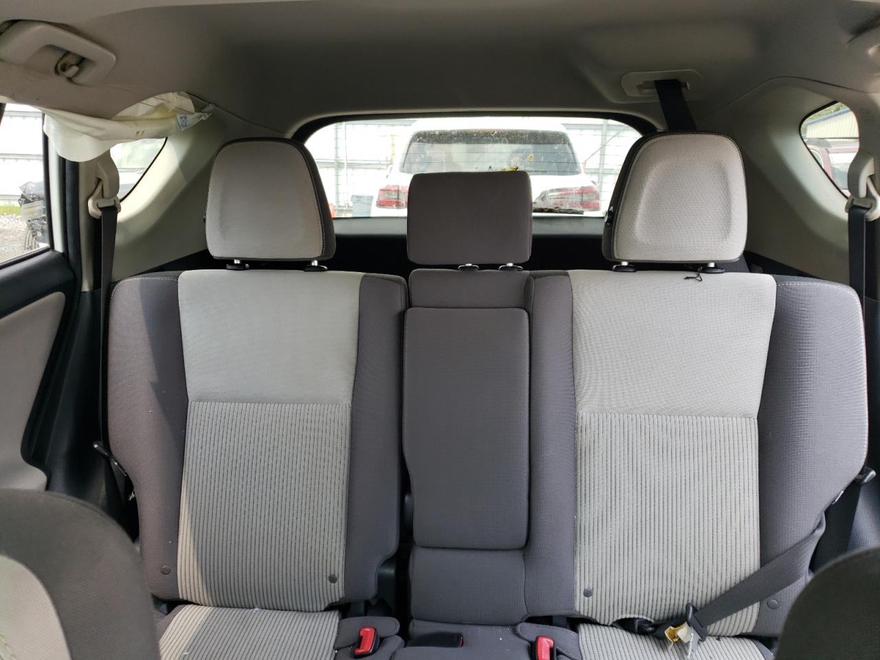 2015 Toyota RAV 4 - Image 10