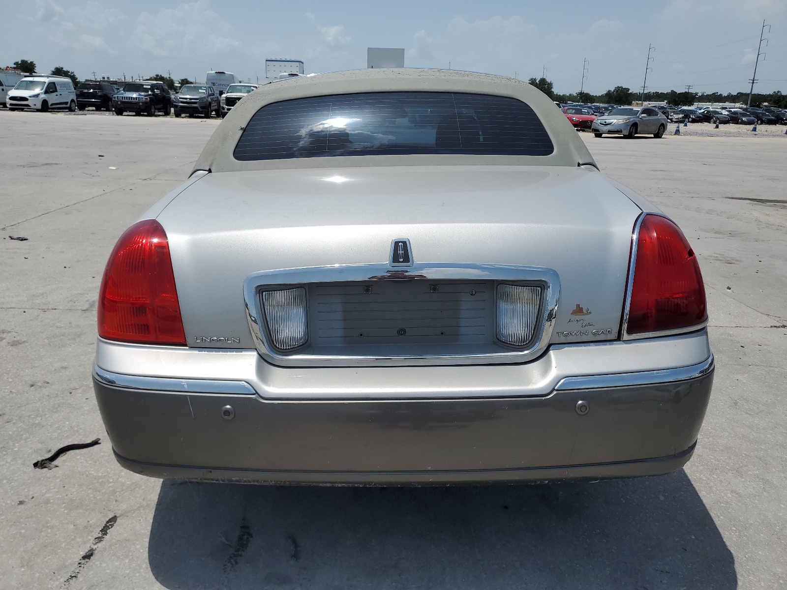 1LNHM83WX4Y663441 2004 Lincoln Town Car Ultimate