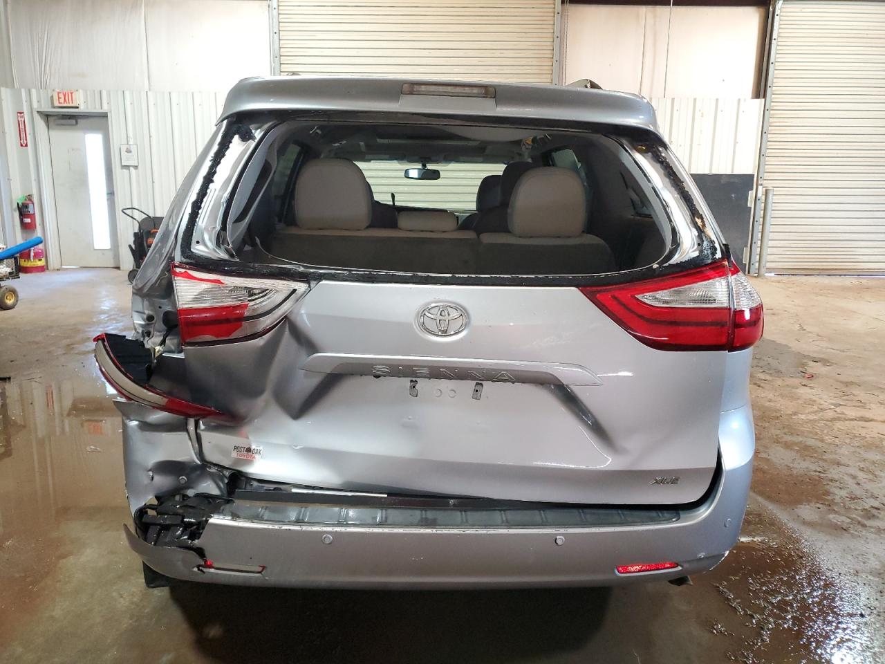 2017 Toyota Sienna - Image 6