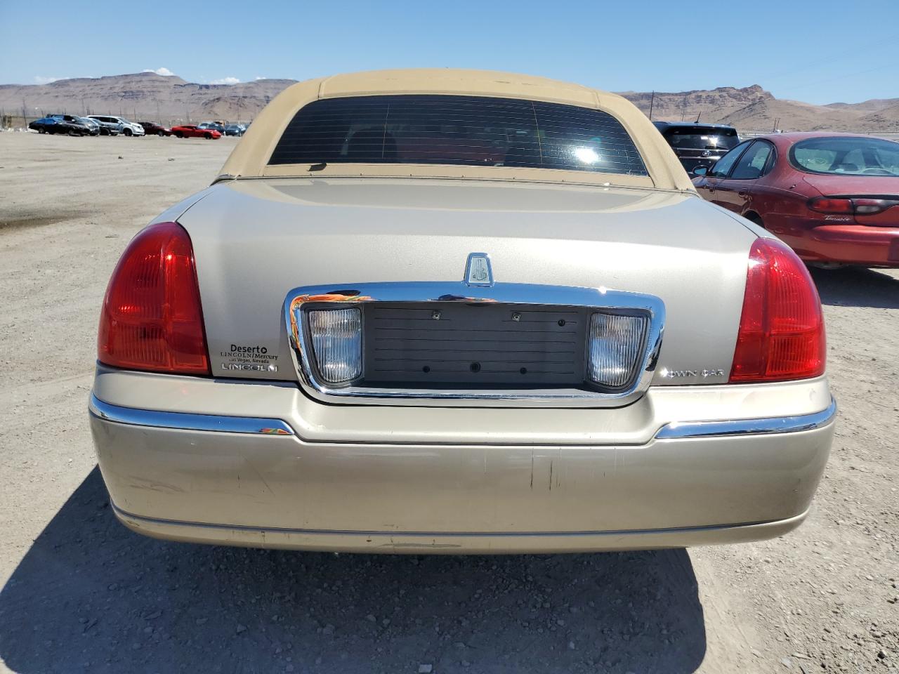 2006 Lincoln Town Car Signature VIN: 1LNHM81W16Y615879 Lot: 68393874