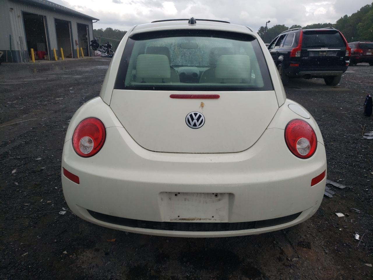 2008 Volkswagen New Beetle Triple White VIN: 3VWFG31C38M519498 Lot: 67151304