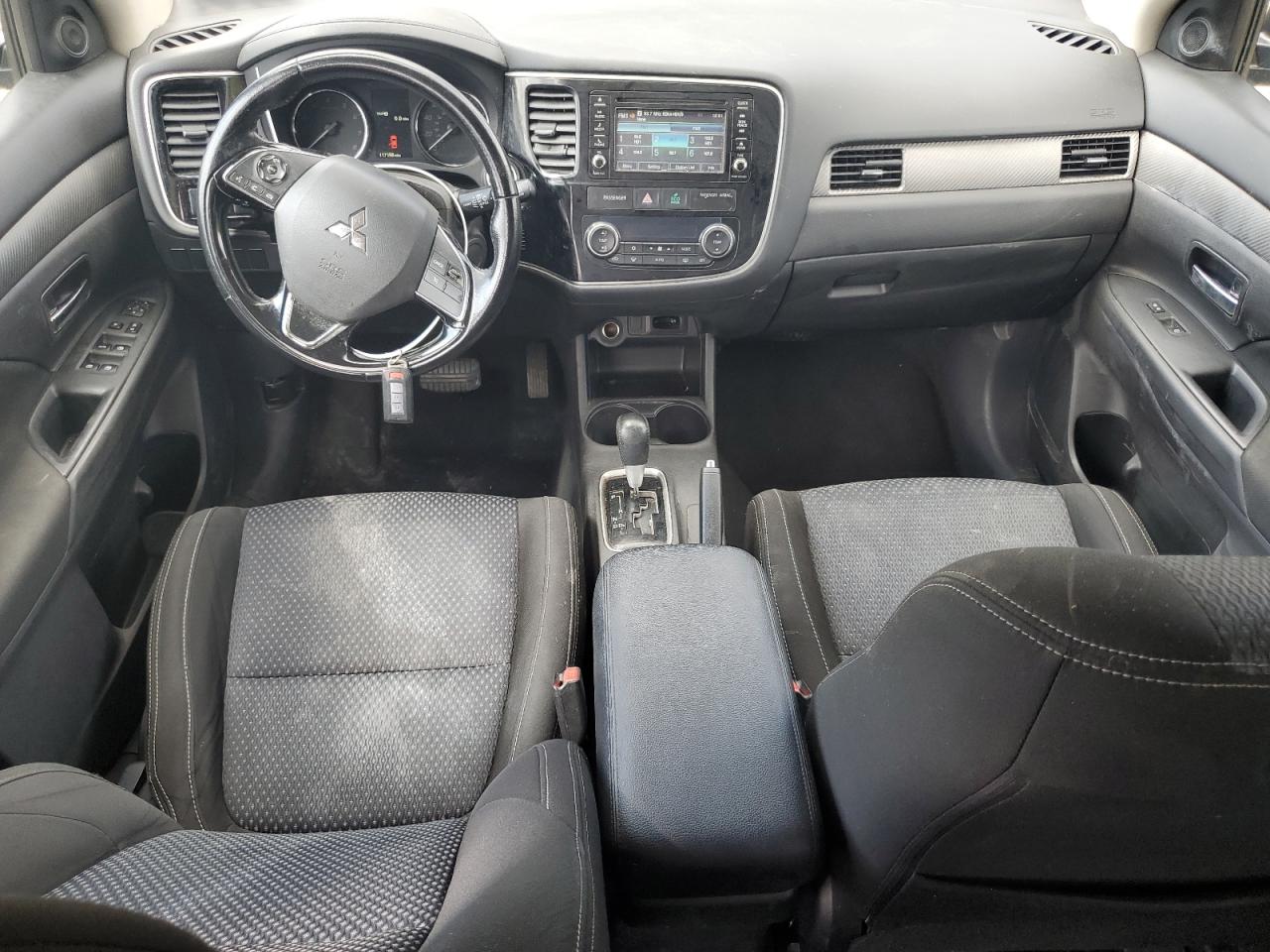 JA4AZ3A38GZ006990 2016 Mitsubishi Outlander Se