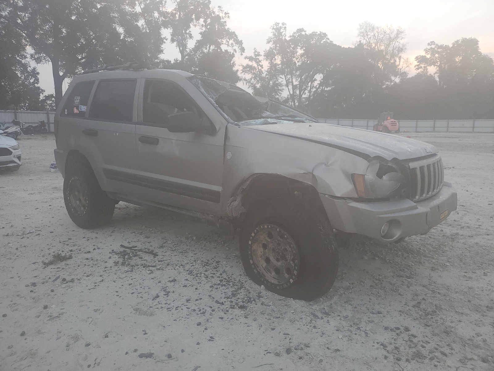 1J4HR48N45C555677 2005 Jeep Grand Cherokee Laredo