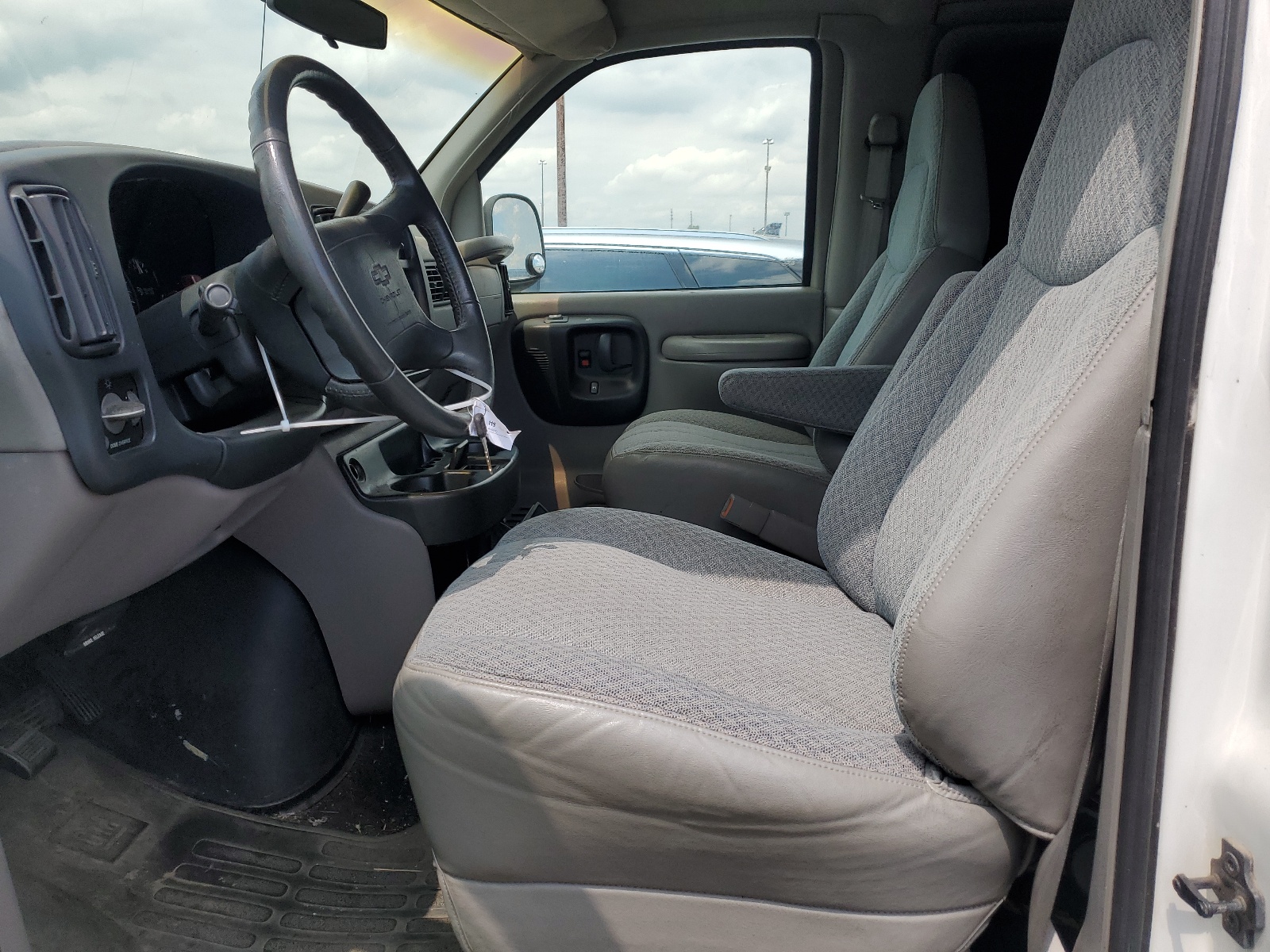 1GAHG39R8V1093930 1997 Chevrolet Express G3500