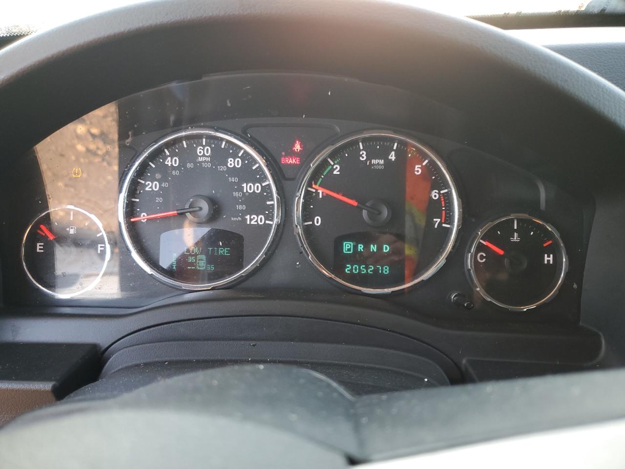 2012 Jeep Liberty (North America) - Image 9