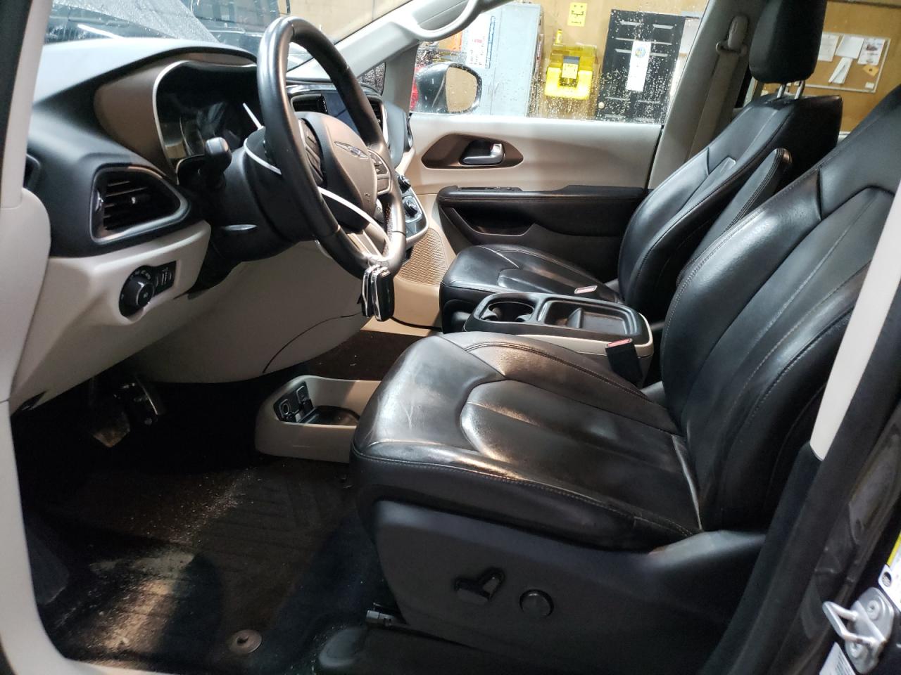 2017 Chrysler Pacifica Touring L VIN: 2C4RC1BG5HR587523 Lot: 69212614