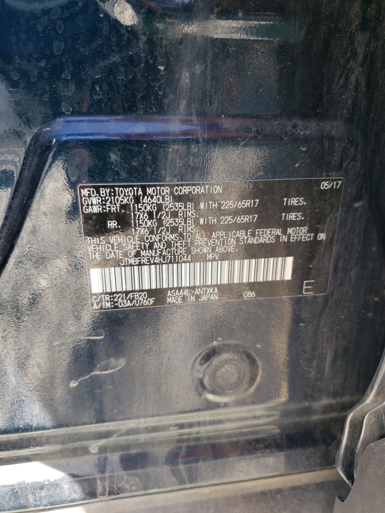 JTMBFREV4HJ711044 2017 Toyota Rav4 Le