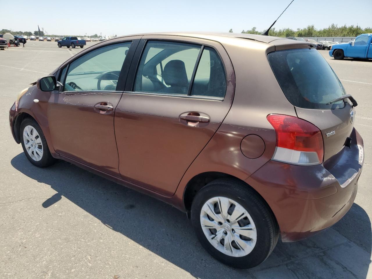 2010 Toyota Yaris - Image 2