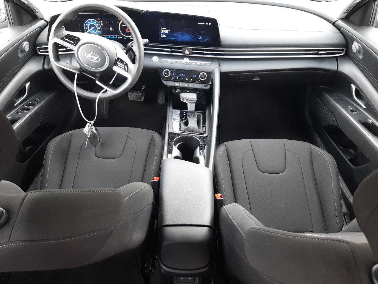 2024 Hyundai Elantra - Image 8