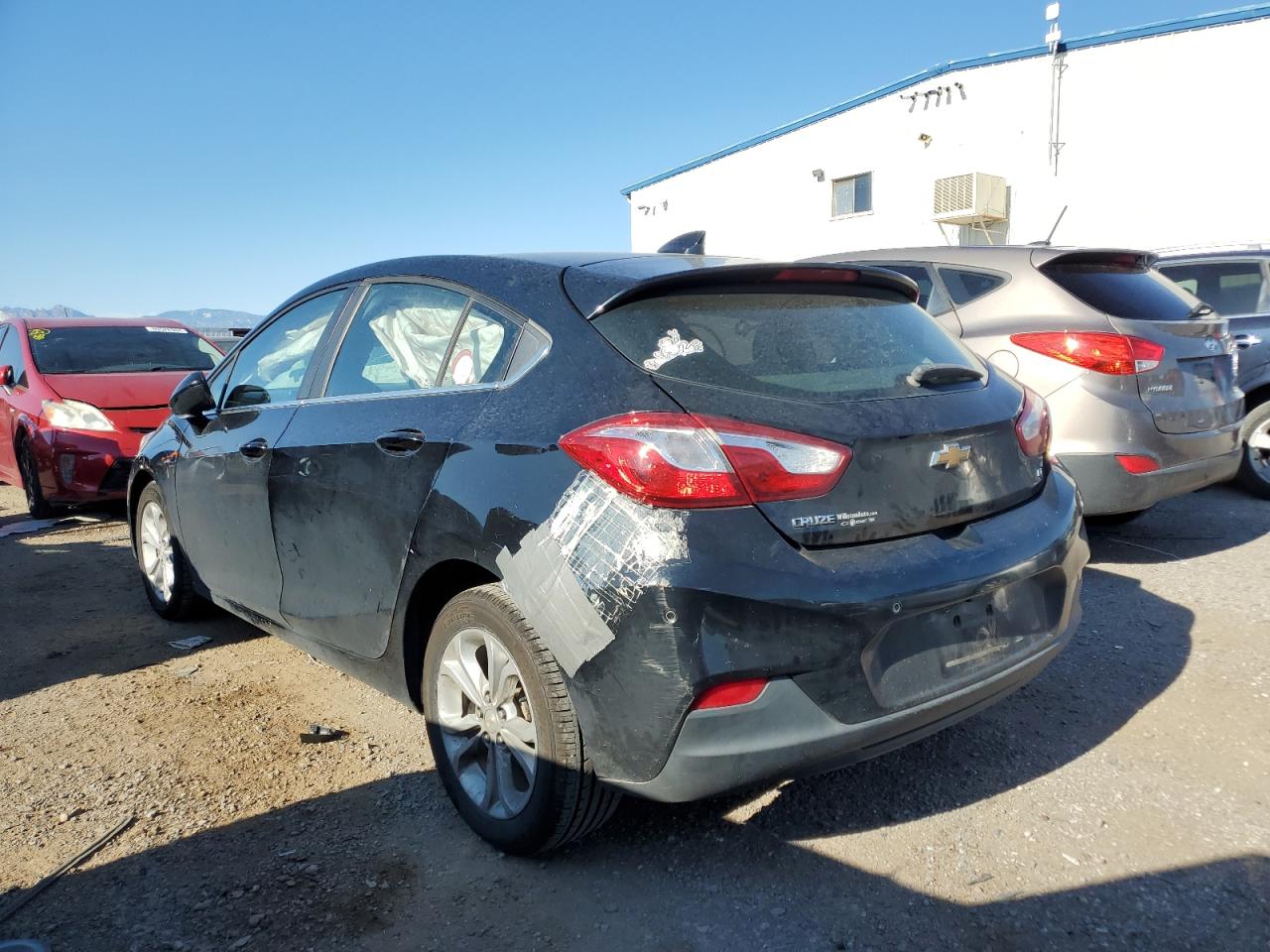 2019 Chevrolet Cruze - Image 2