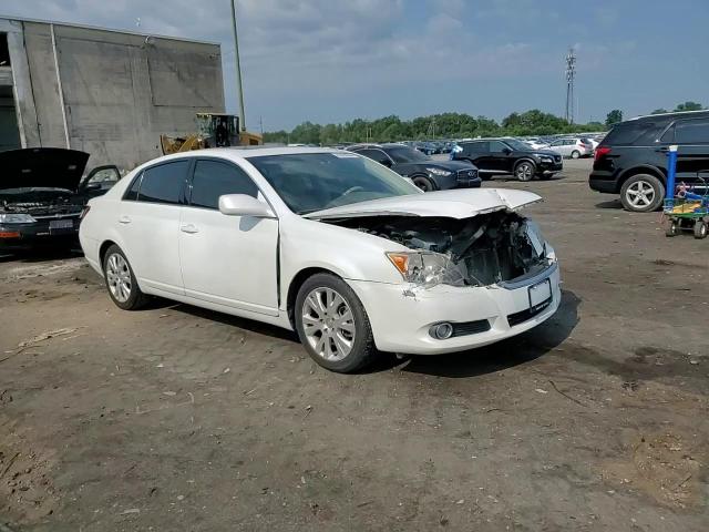 2008 Toyota Avalon - Image 11