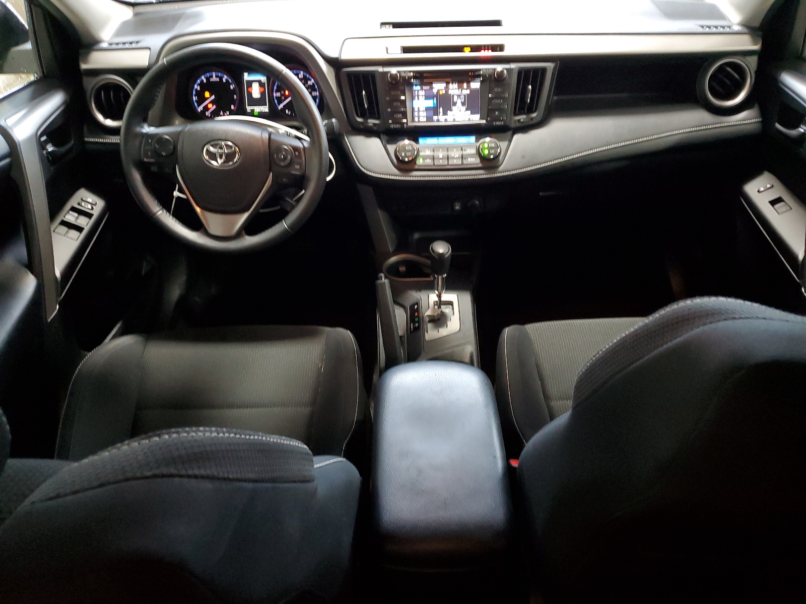 2T3RFREV0HW610406 2017 Toyota Rav4 Xle