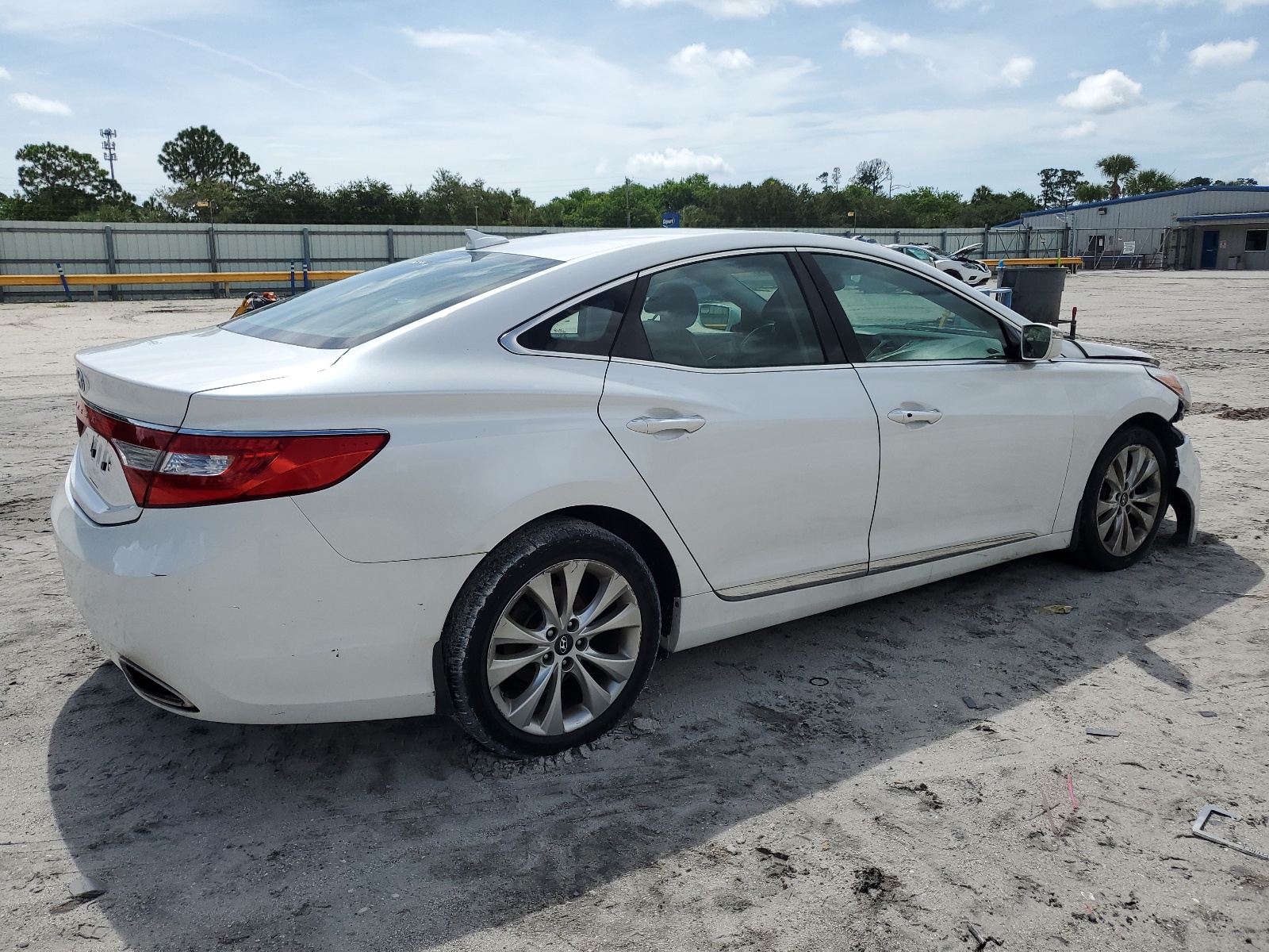 KMHFG4JG6EA418665 2014 Hyundai Azera