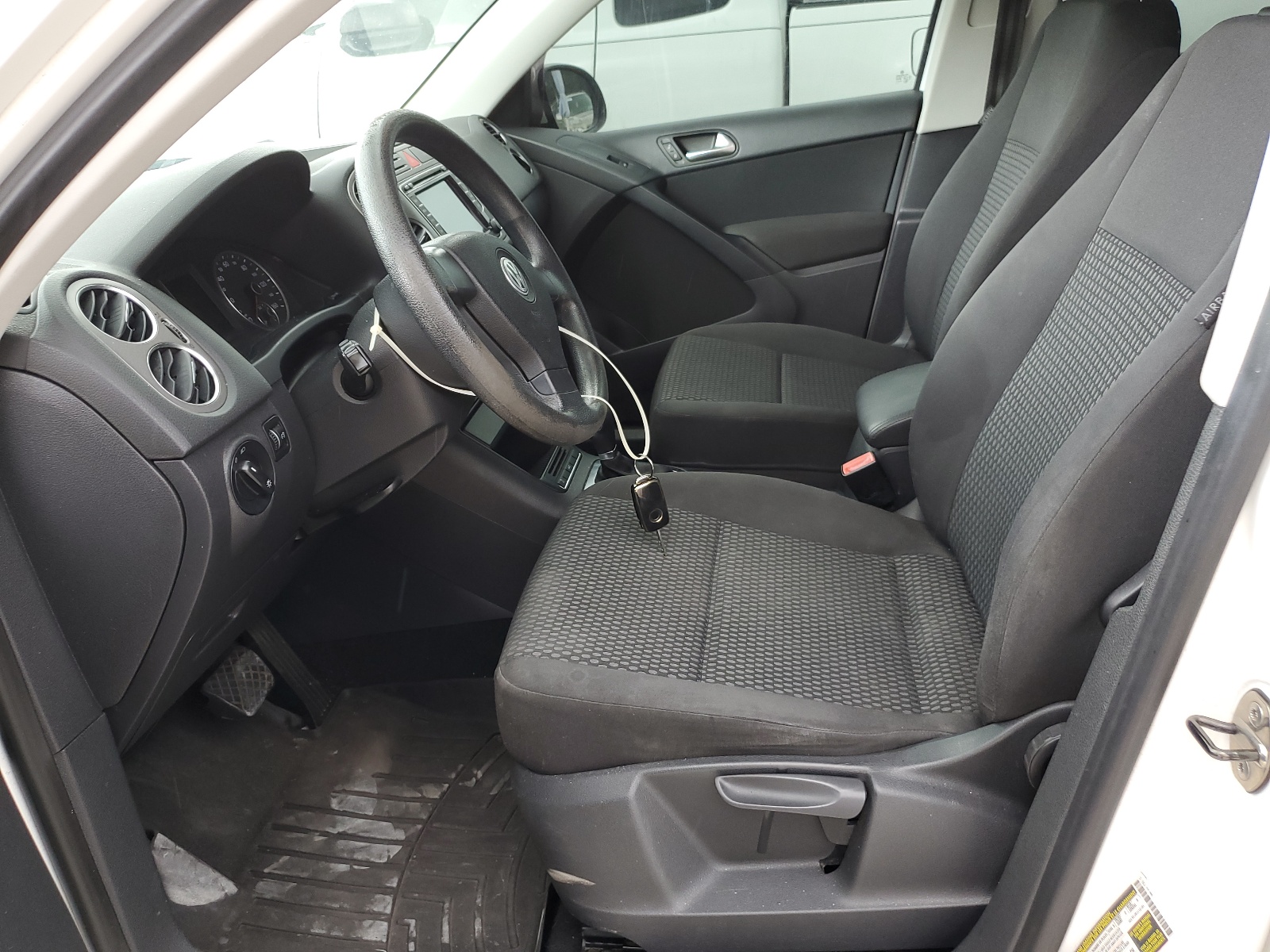 WVGAV7AX8AW531631 2010 Volkswagen Tiguan S