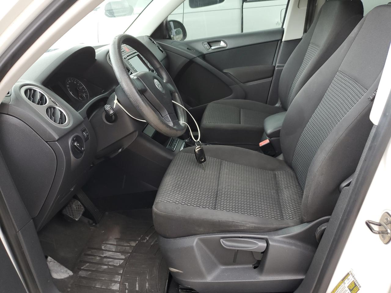 2010 Volkswagen Tiguan S VIN: WVGAV7AX8AW531631 Lot: 67668174