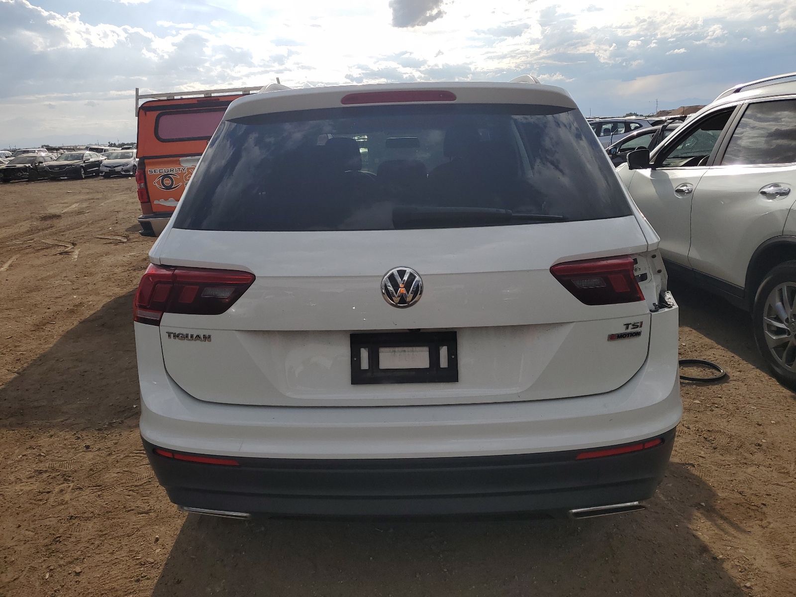 3VV0B7AX4JM009167 2018 Volkswagen Tiguan S