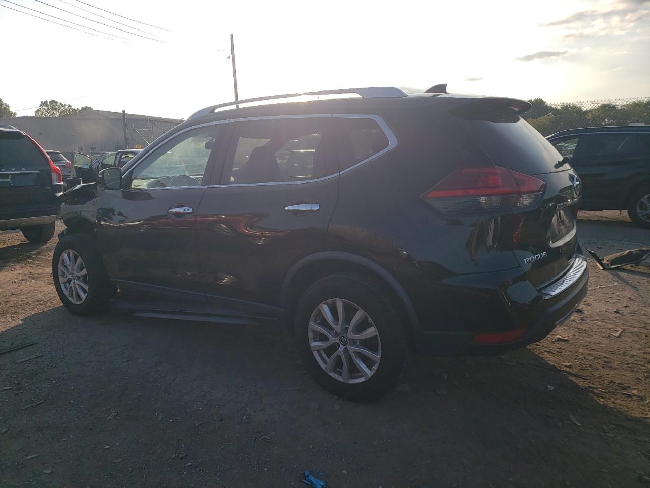 JN8AT2MV9HW256907 2017 NISSAN ROGUE - Image 2