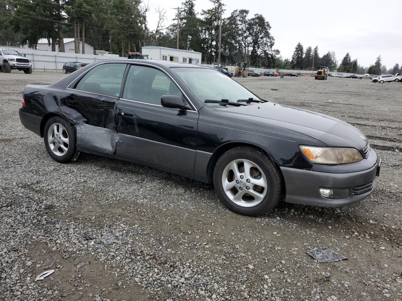 2001 Lexus ES - Image 4