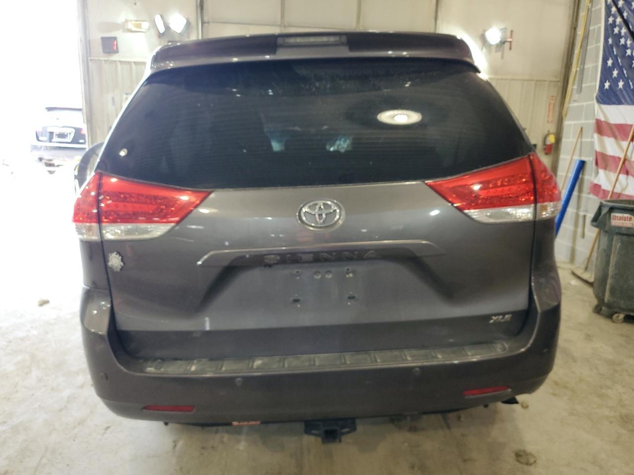 5TDYK3DC0BS084159 2011 Toyota Sienna Xle