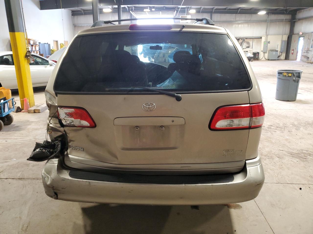 2002 Toyota Sienna Le VIN: 4T3ZF13C42U448225 Lot: 68568064