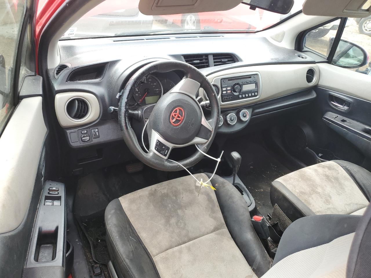 2012 Toyota Yaris - Image 8