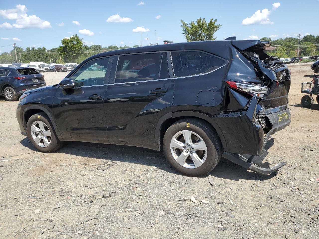 5TDKDRAH4PS015288 2023 TOYOTA HIGHLANDER - Image 2