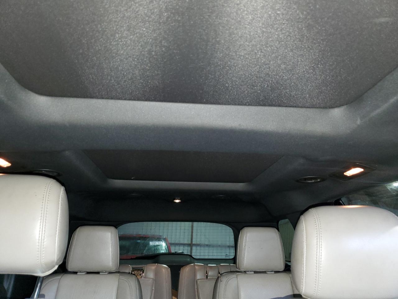 2011 Ford Explorer - Image 10