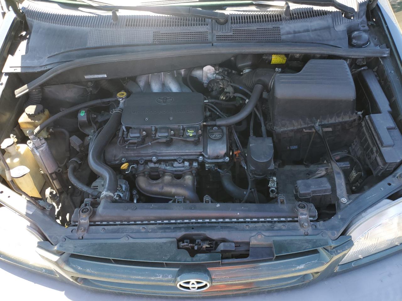 2000 Toyota Sienna Le VIN: 4T3ZF13C2YU317030 Lot: 65372874