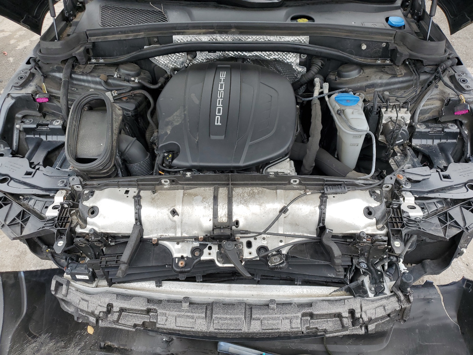 WP1AA2A52JLB06035 2018 Porsche Macan