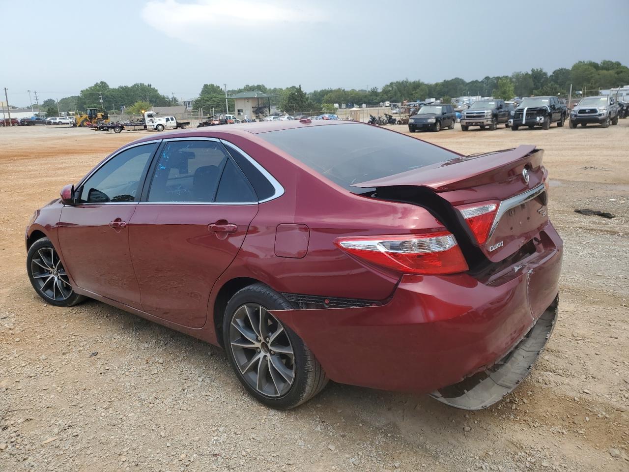 4T1BF1FK7GU612233 2016 TOYOTA CAMRY - Image 2