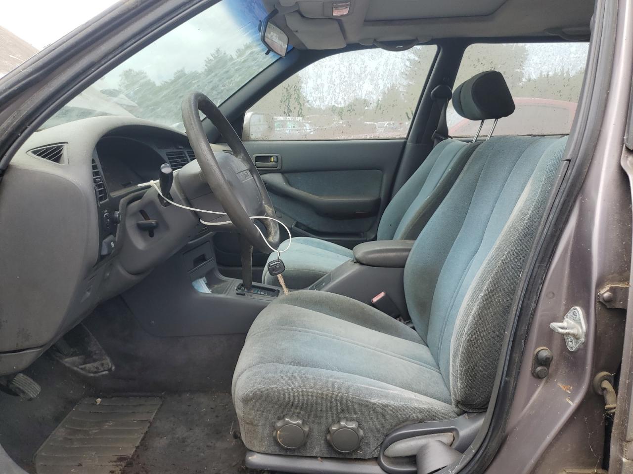 1992 Toyota Camry Le VIN: 4T1VK12W4NU026572 Lot: 69625074