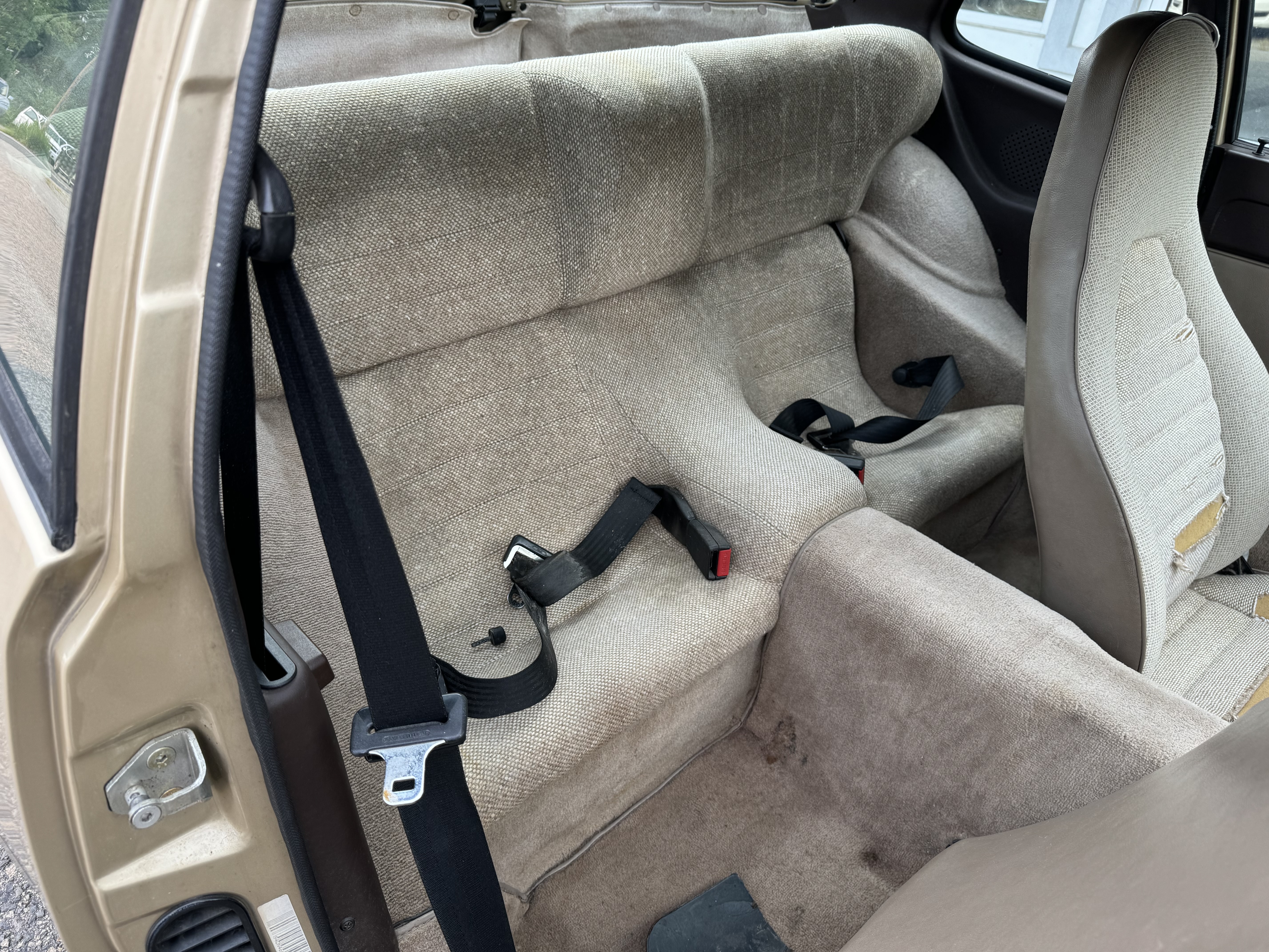 WP0AA0943DN464383 1983 Porsche 944