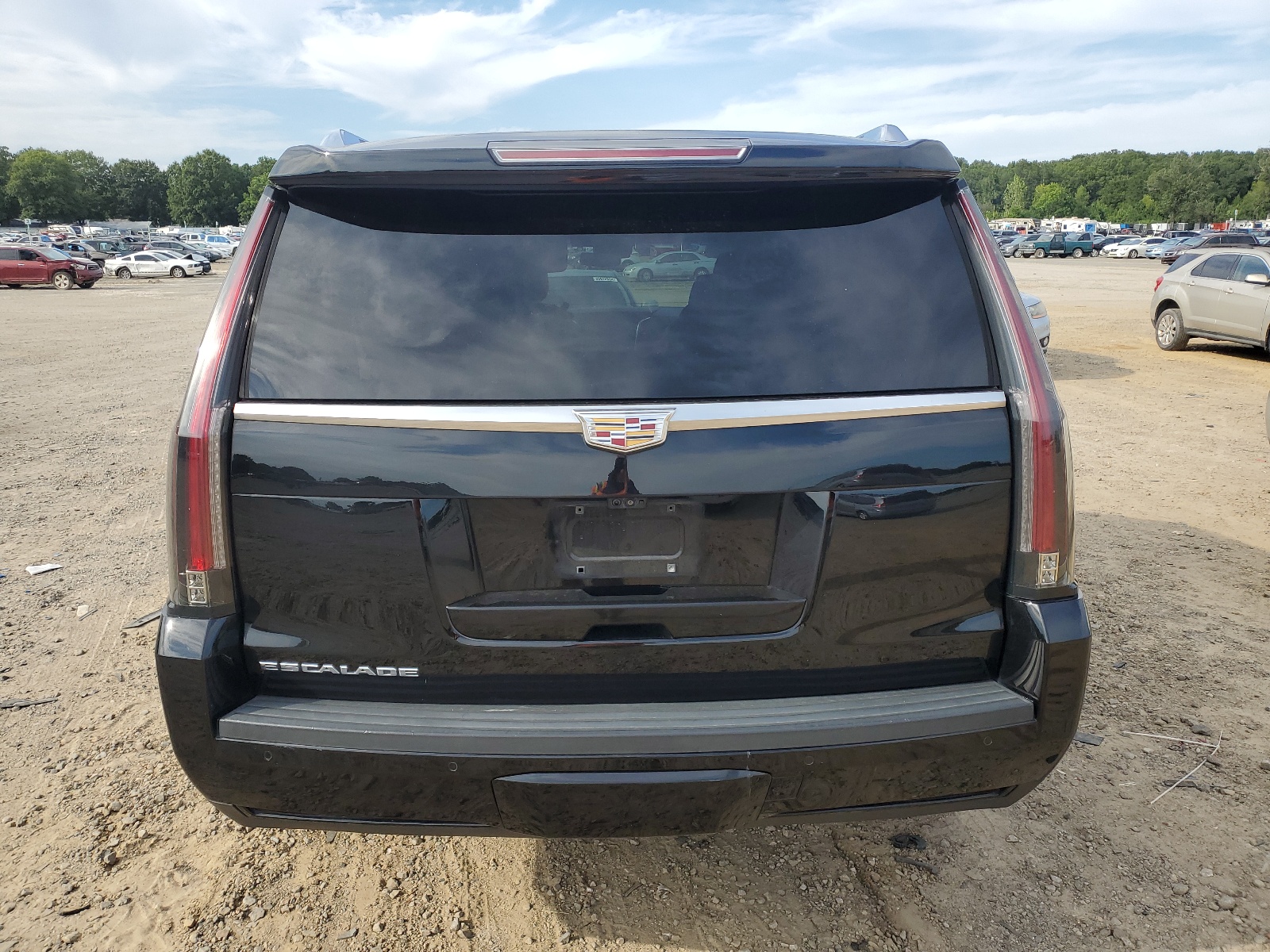 1GYS3BKJ4JR351051 2018 Cadillac Escalade Luxury