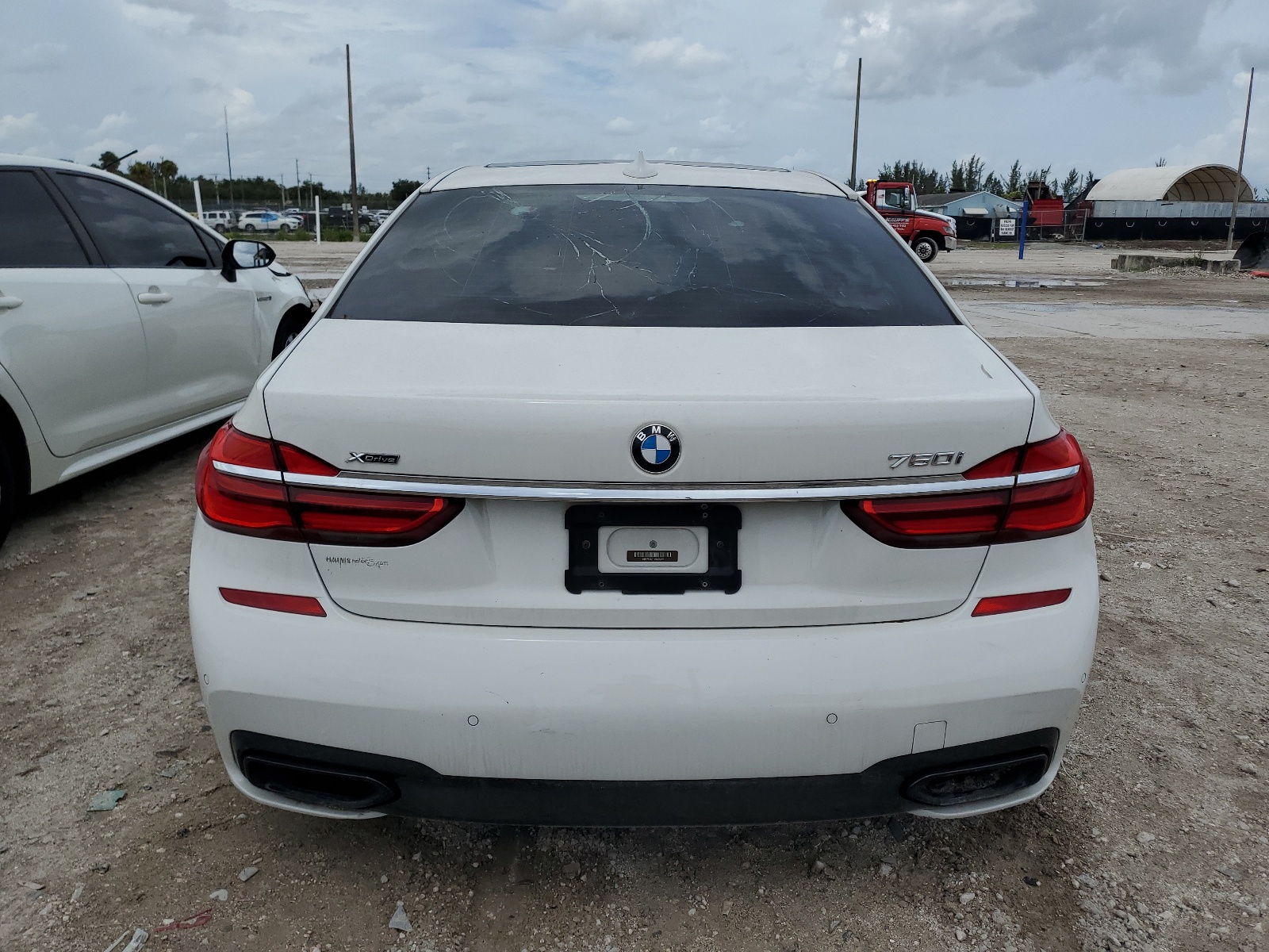 2018 BMW 750 Xi vin: WBA7F2C51JG424289