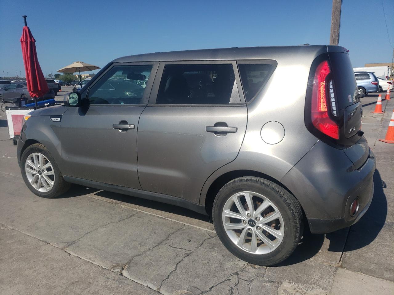 KNDJP3A56J7600428 2018 Kia Soul +