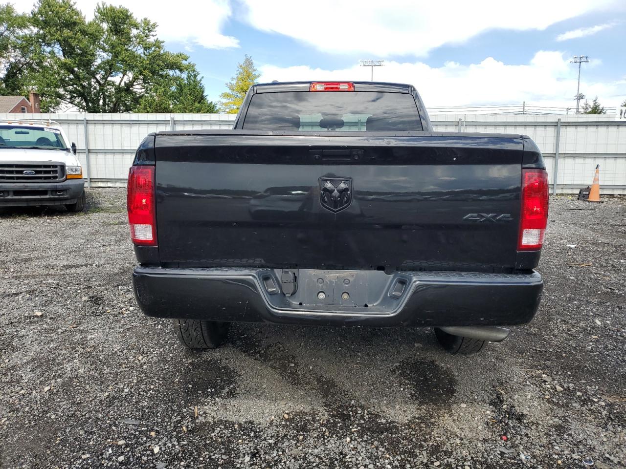 1C6RR7FT6JS290135 2018 Ram 1500 St