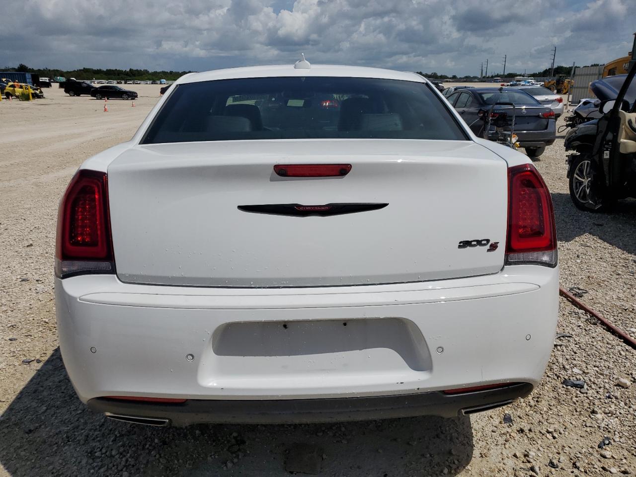 2023 Chrysler 300 S VIN: 2C3CCABG4PH637147 Lot: 66802904