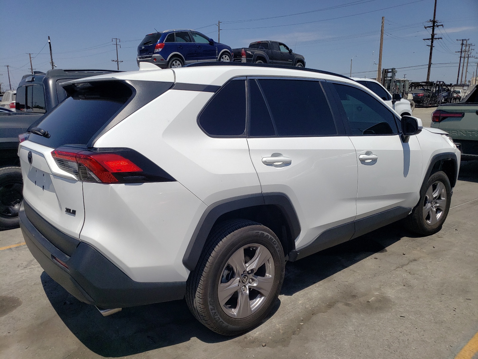 2022 Toyota Rav4 Xle vin: 2T3W1RFV6NC195220