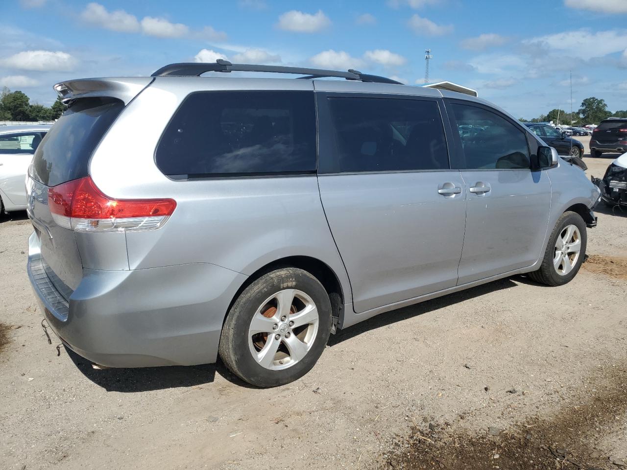 2013 Toyota Sienna - Image 3