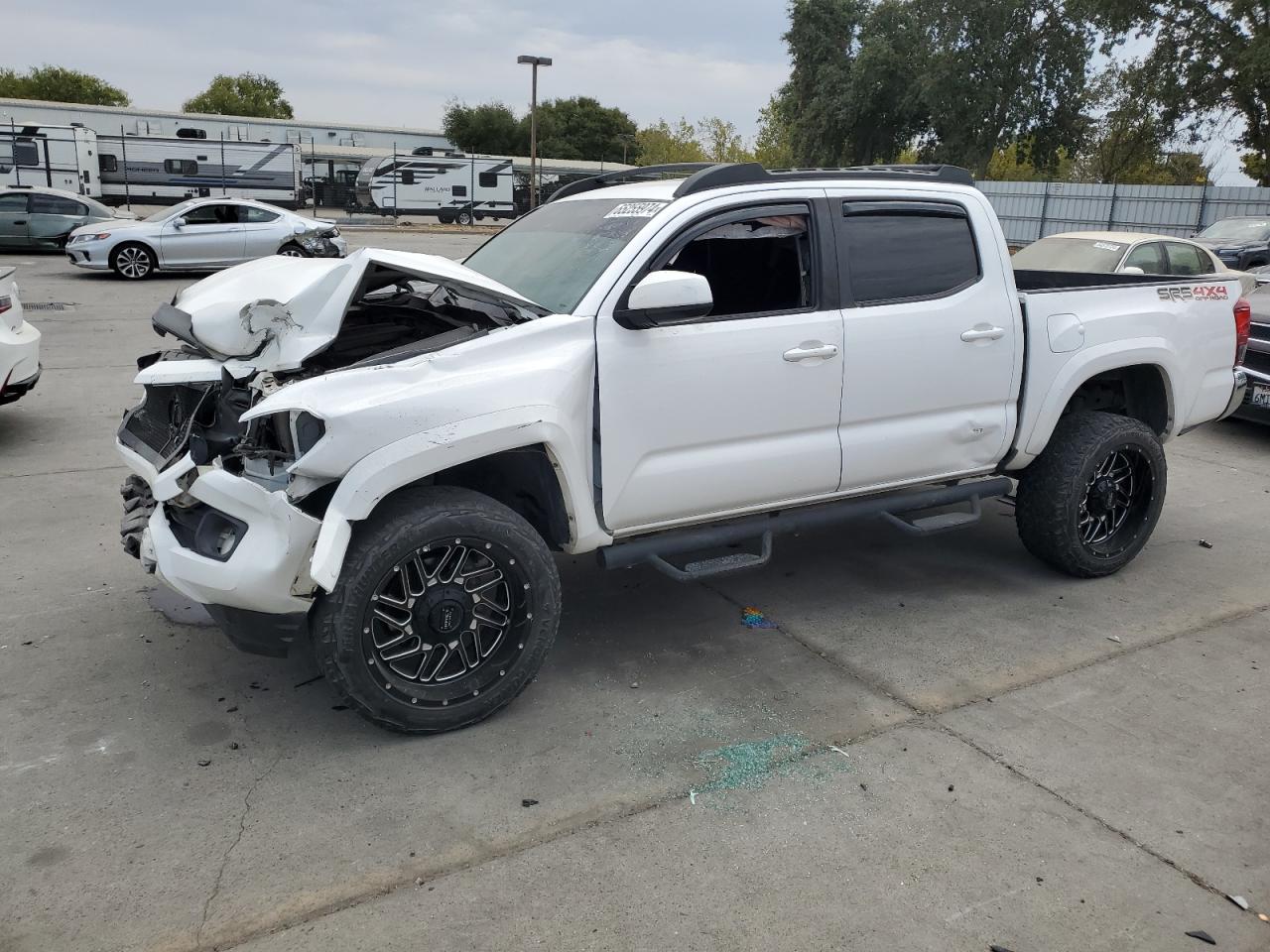 VIN 5TFCZ5ANXKX182990 2019 TOYOTA TACOMA no.1