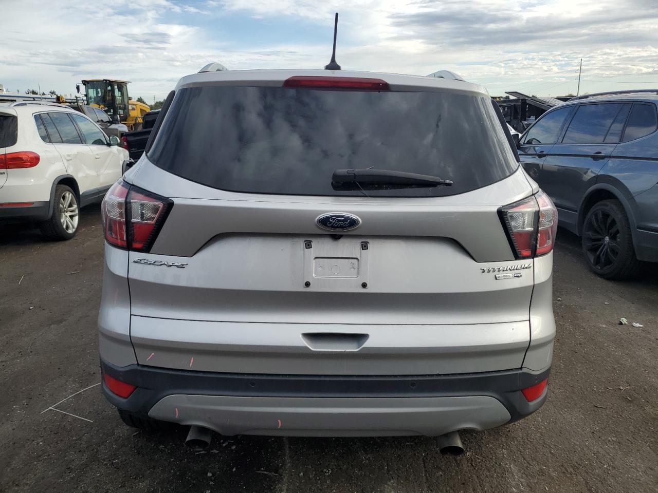 1FMCU9J99JUB30562 2018 Ford Escape Titanium