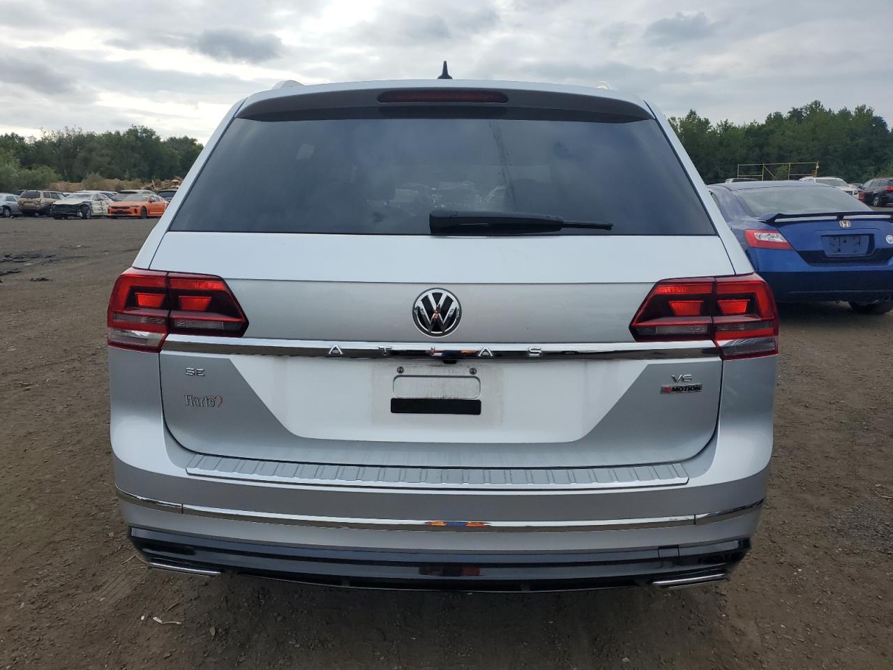 1V2XR2CA8KC513498 2019 Volkswagen Atlas Se