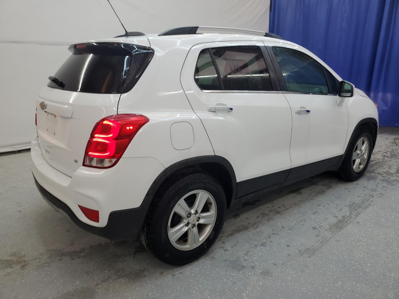 KL7CJLSBXLB019431 Chevrolet Trax 1LT 3