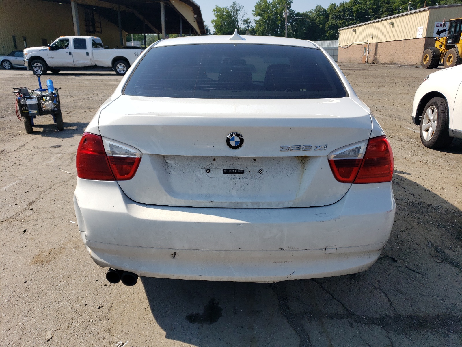 WBAVC73528KX91805 2008 BMW 328 Xi Sulev