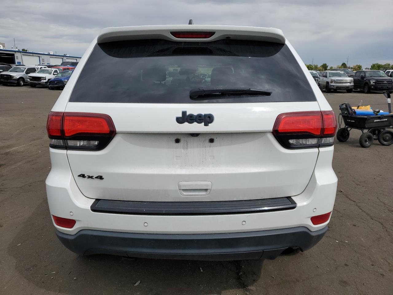 1C4RJFAG4JC352467 2018 Jeep Grand Cherokee Laredo