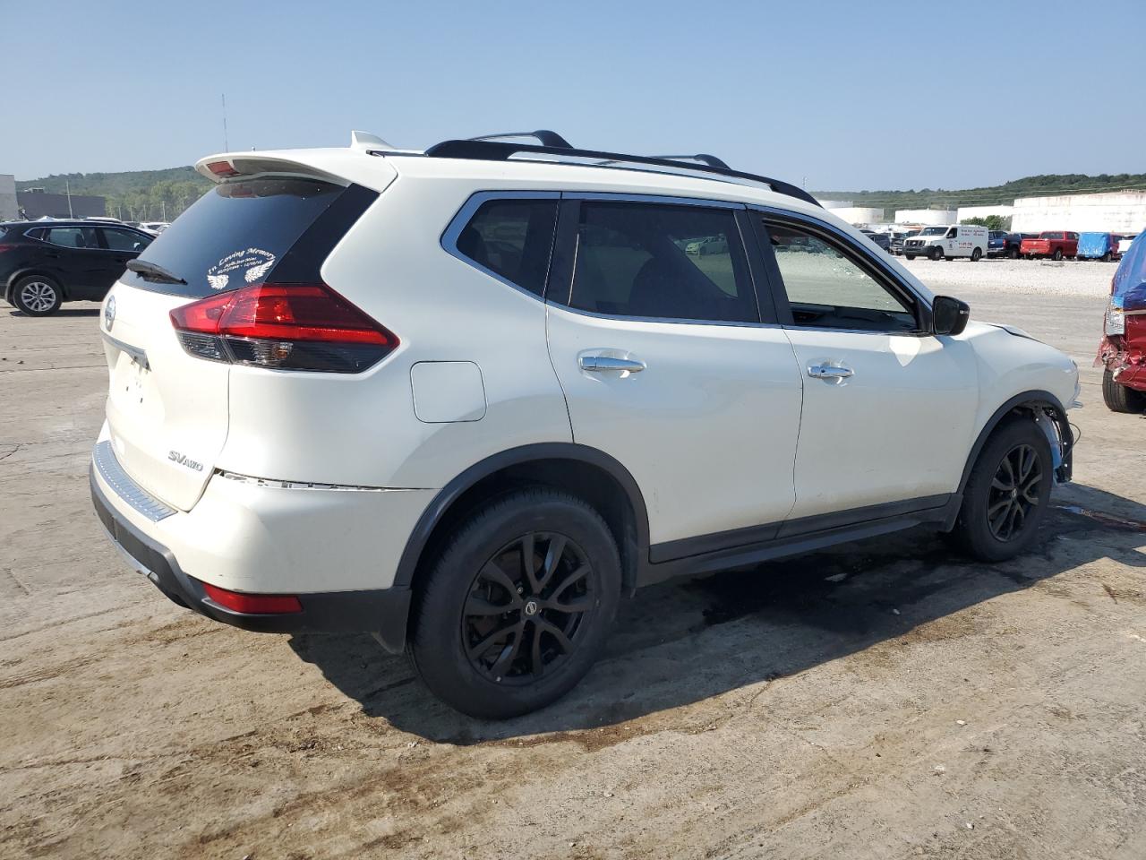 2017 Nissan Rogue - Image 3